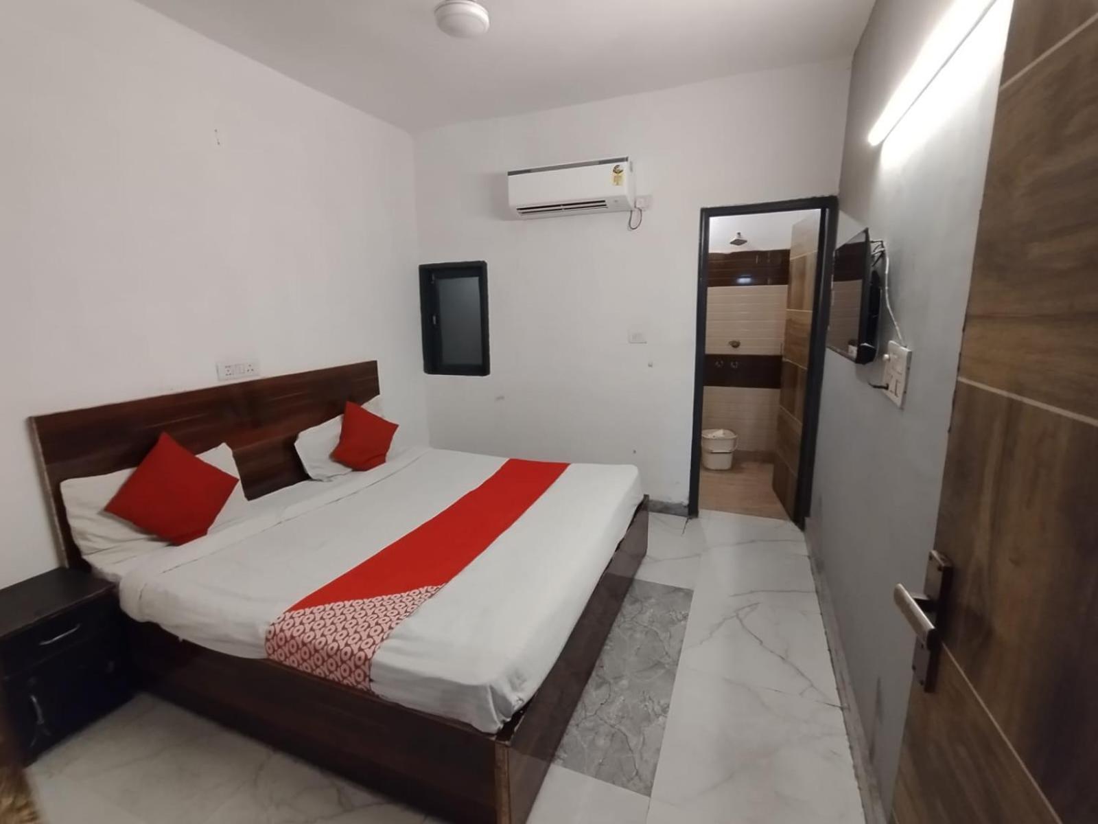 New Signature Village New Delhi Exteriör bild